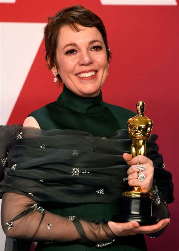Olivia Colman Biography, Age, Height, Husband, Net Worth, Family