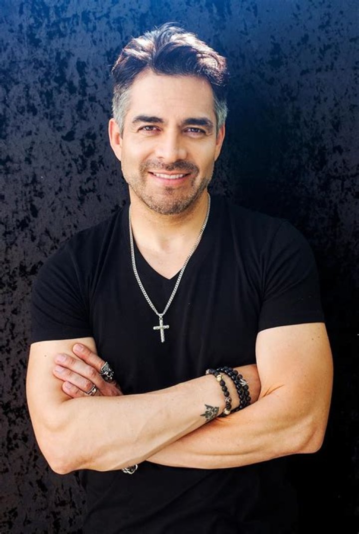 Omar Chaparro Biography, Age, Height, Wife, Net Worth, Family