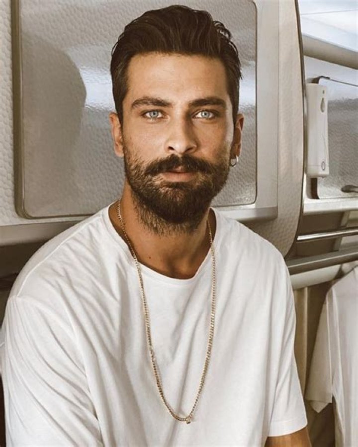 Onur Tuna biografía, edad, altura, esposo, net worth, familia