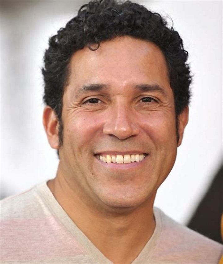 Oscar Nunez biografía, edad, altura, esposo, net worth, familia