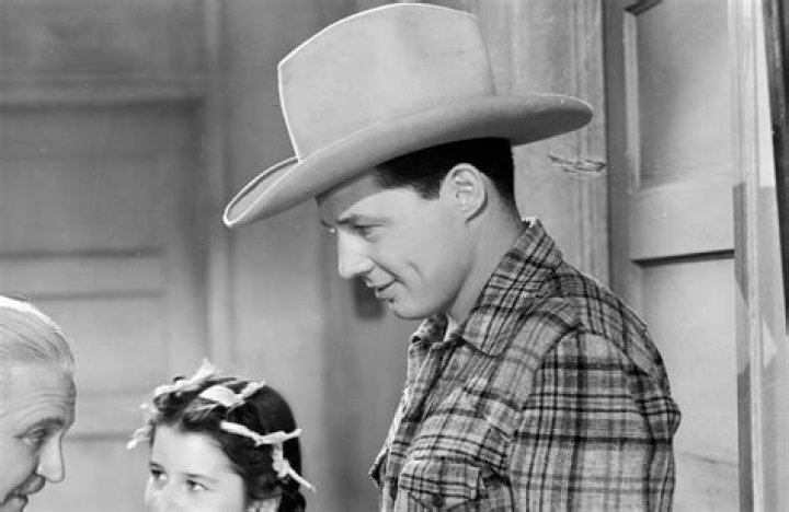 Owen Davis Jr. Biography, Age, Height, Wife, Net Worth, Family