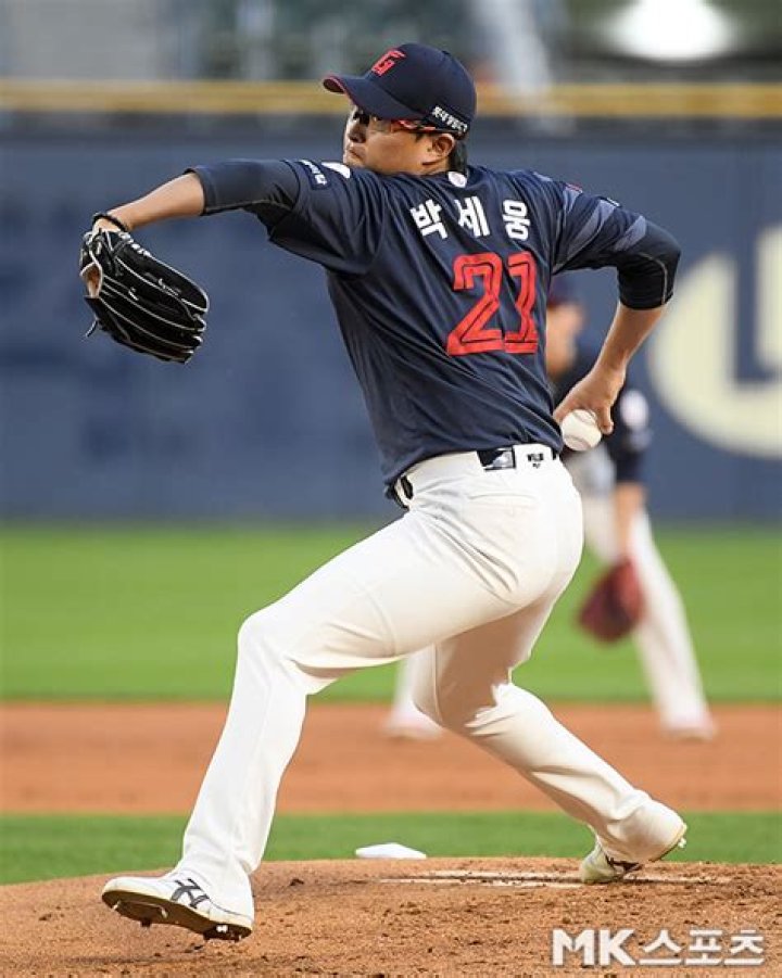 Park Se-woong Biography, Age, Height, Wife, Net Worth, Family