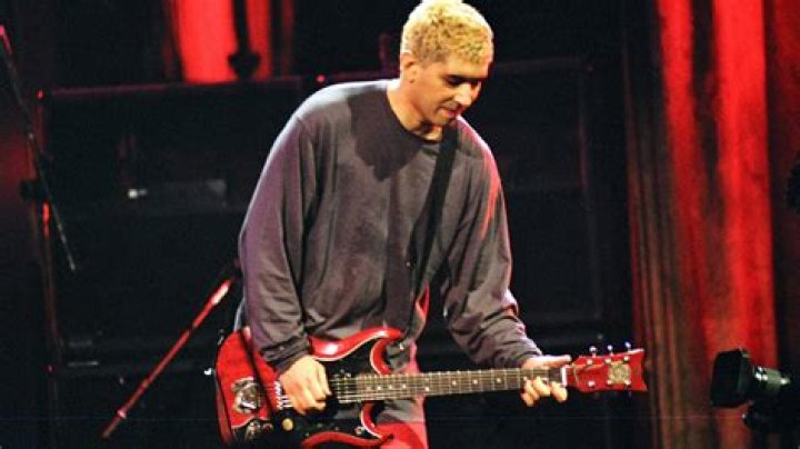 Pat Smear Biography, Age, Height, Wife, Net Worth, Family