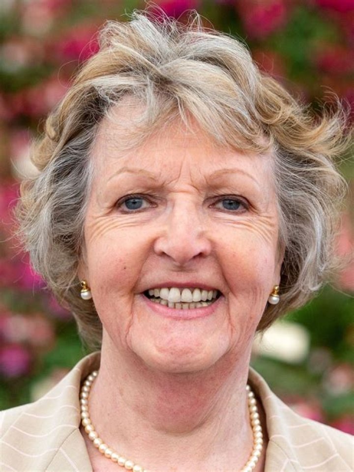 Penelope Keith Biography, Age, Height, Husband, Net Worth, Family