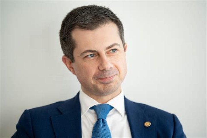Pete Buttigieg Biography, Age, Height, Wife, Net Worth, Family