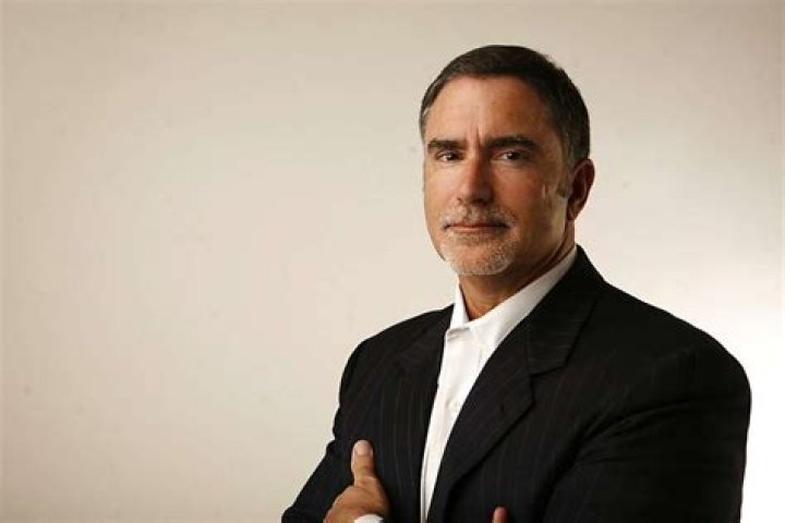 Phil Bronstein biografía, edad, altura, esposo, net worth, familia