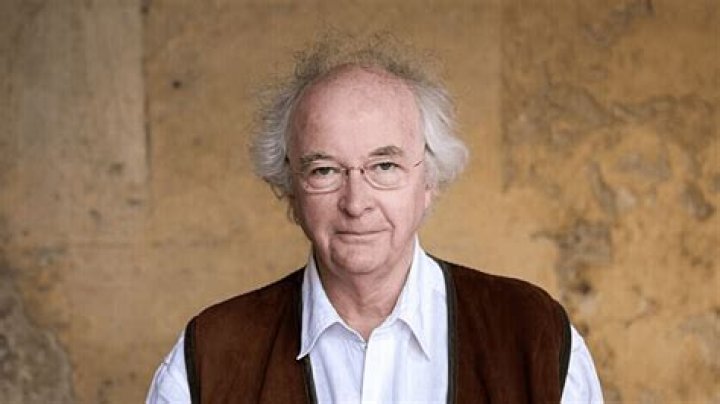 Philip Pullman Biography, Age, Height, Wife, Net Worth, Family