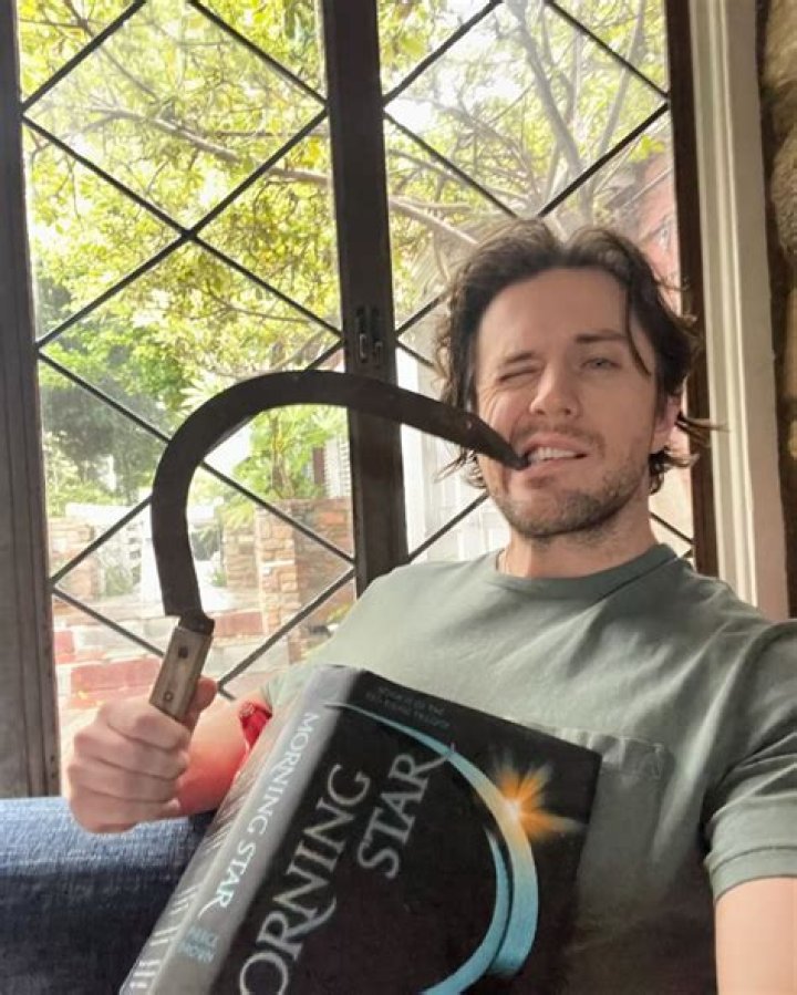 Pierce Brown Biography, Age, Height, Wife, Net Worth, Family