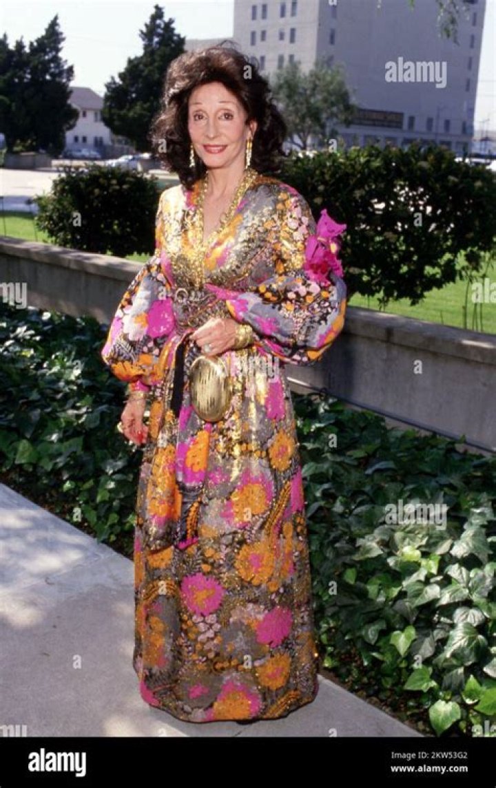 Pilar Wayne Biography, Age, Height, Husband, Net Worth, Family