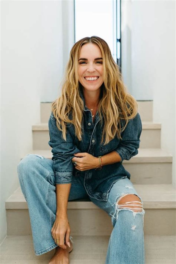 Rachel Hollis Biography, Age, Height, Husband, Net Worth, Family