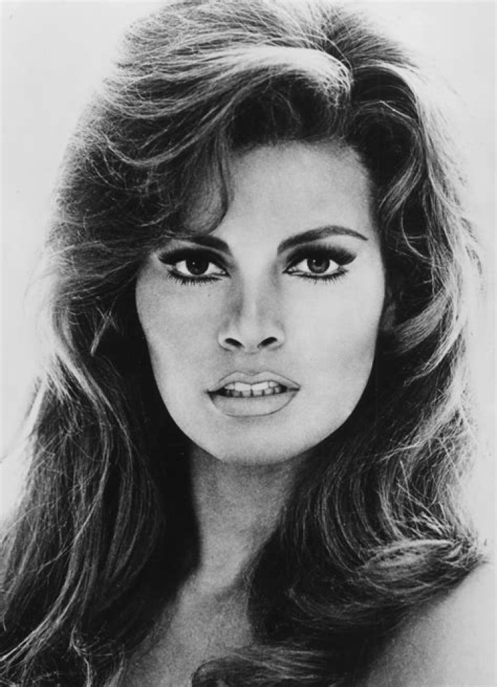 Raquel Welch Biography, Age, Height, Husband, Net Worth, Family