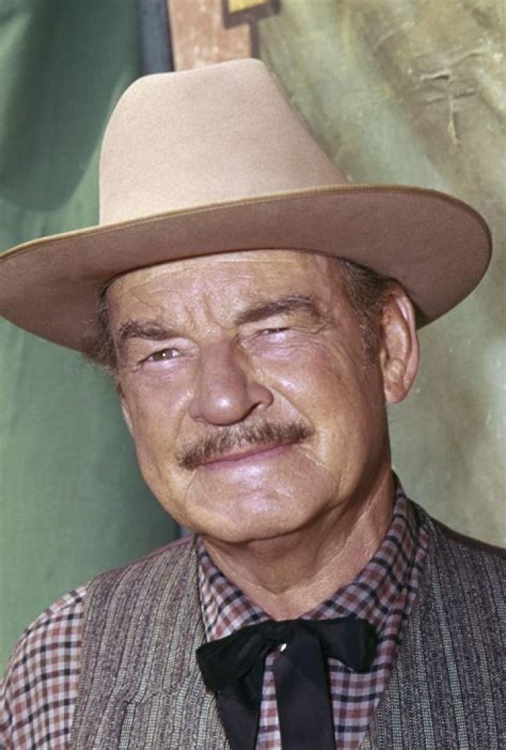 Ray Teal Biography, Age, Height, Wife, Net Worth, Family