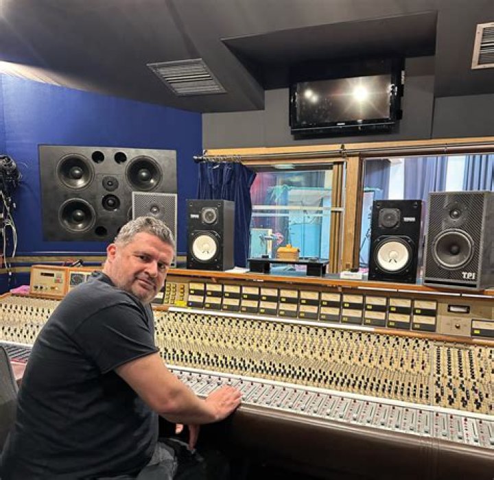 Rob Kirwan Biography, Age, Height, Wife, Net Worth, Family