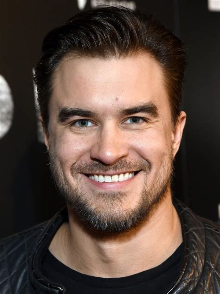 Rob Mayes Biography, Age, Height, Wife, Net Worth, Family