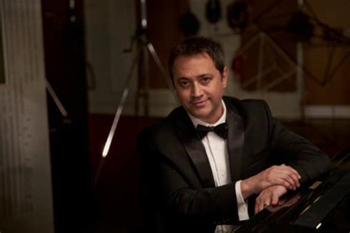 Rob Shirakbari Biography, Age, Height, Wife, Net Worth, Family