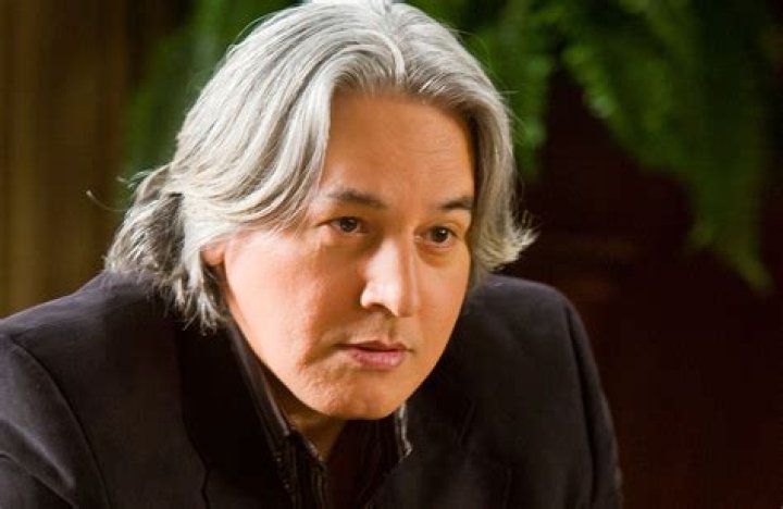 Robert Beltran Biography, Age, Height, Wife, Net Worth, Family