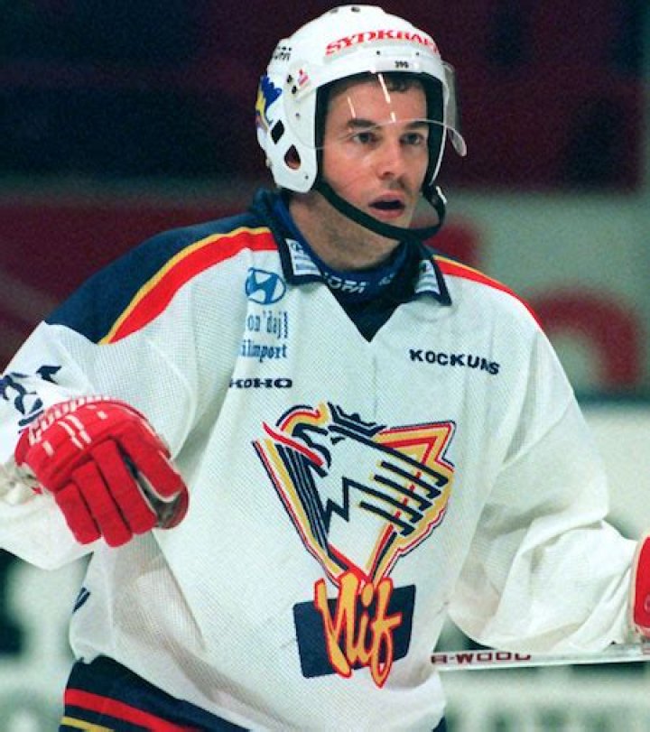 Robert Burakovsky Biography, Age, Height, Wife, Net Worth, Family