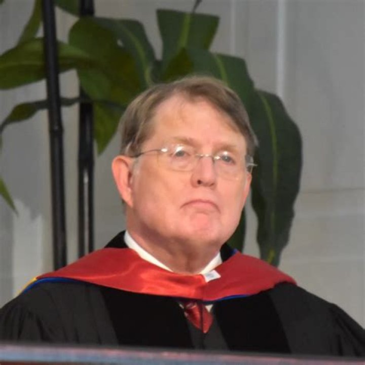 Robert Cochran Biography, Age, Height, Wife, Net Worth, Family