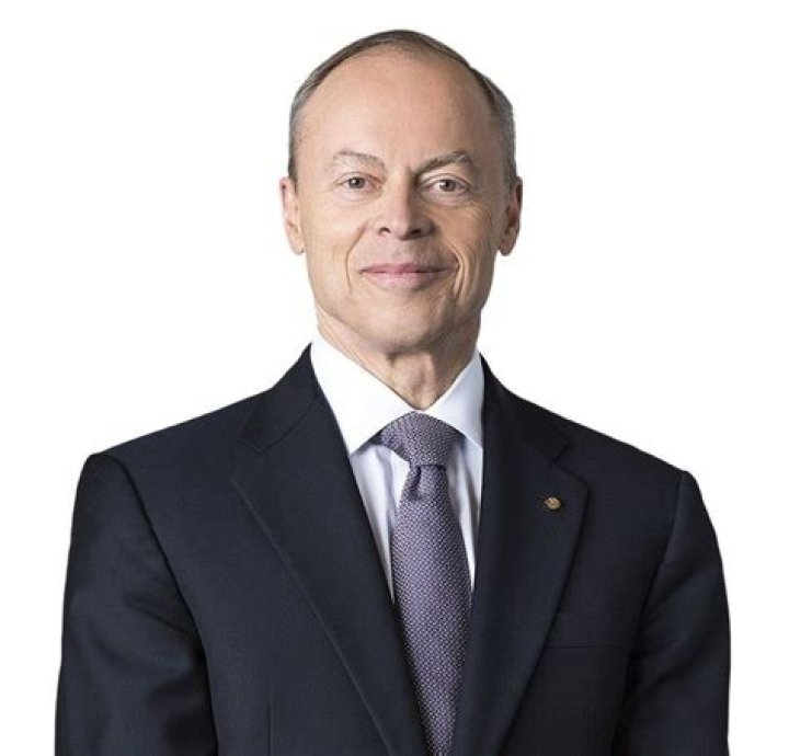 Robert G. Card Biography, Age, Height, Wife, Net Worth, Family