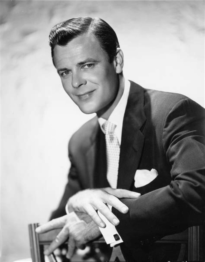 Robert Sterling Biography, Age, Height, Wife, Net Worth, Family