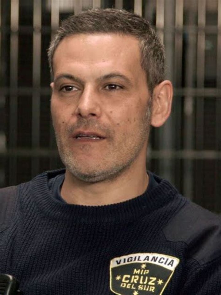 Roberto Enríquez Biography, Age, Height, Wife, Net Worth, Family