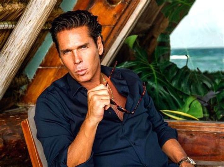 Roberto Palazuelos biografía, edad, altura, esposo, net worth, familia