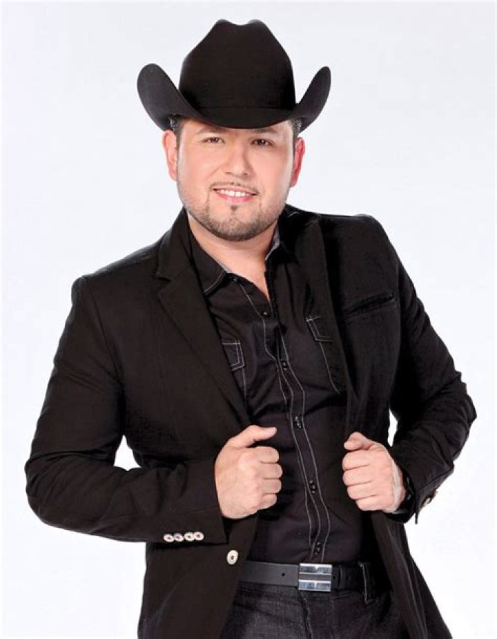 Roberto Tapia biografía, edad, altura, esposo, net worth, familia