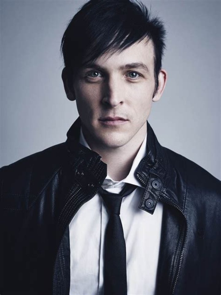 Robin Lord Taylor Biography, Age, Height, Wife, Net Worth, Family