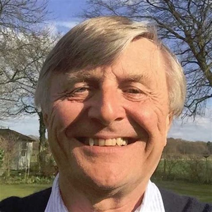 Robin Saxby Biography, Age, Height, Wife, Net Worth and Family