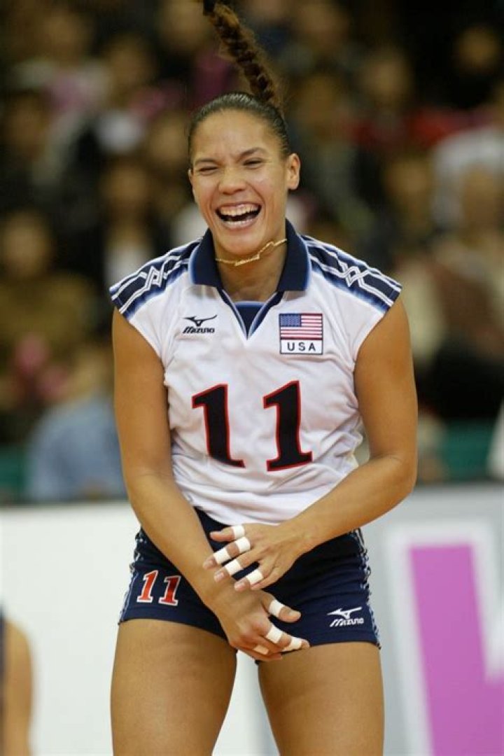 Robyn Ah Mow-Santos Biography, Age, Height, Husband, Net Worth, Family