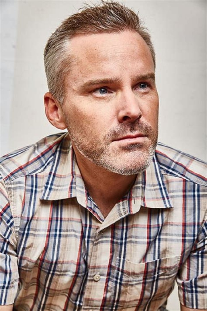Roger Craig Smith Biography, Age, Height, Wife, Net Worth, Family