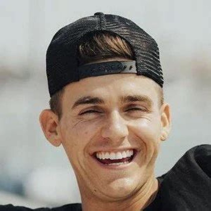 Roger Scott Biography, Age, Height, Wife, Net Worth and Family