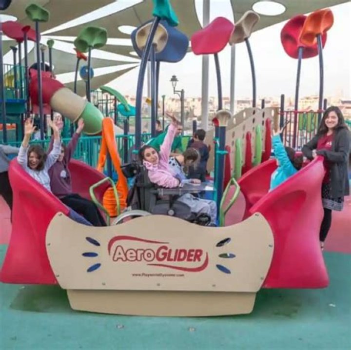 Roland E. Arnall biografía, edad, altura, esposo, net worth, familia