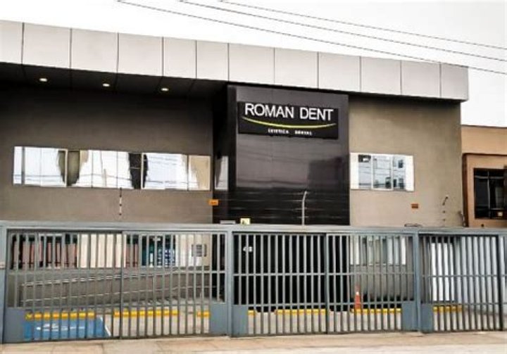 Roman Dent Biography, Age, Height, Wife, Net Worth, Family