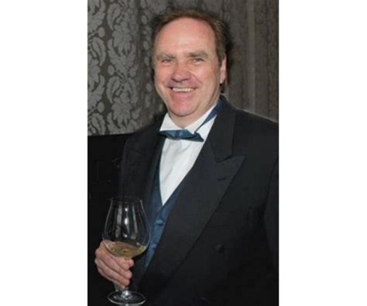 Ross Leslie Biography, Age, Height, Wife, Net Worth, Family