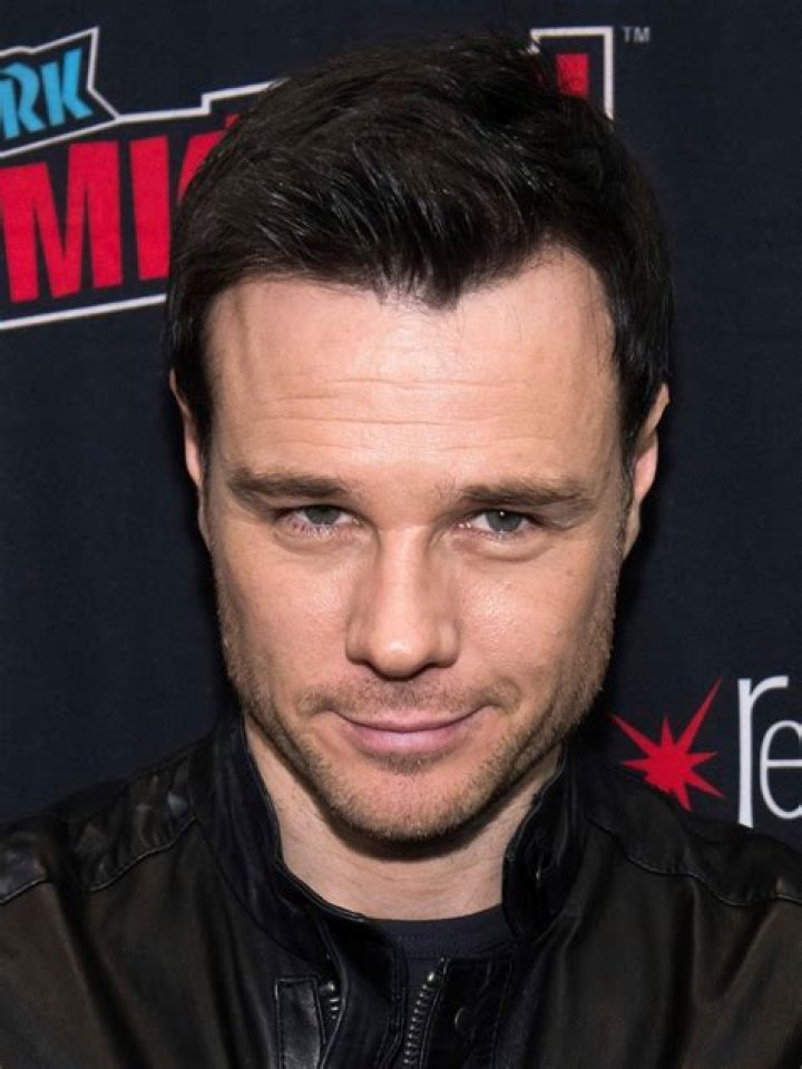 Rupert Evans Biography, Age, Height, Wife, Net Worth, Family
