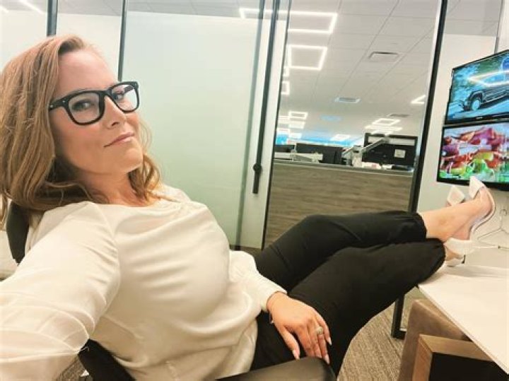 S. E. Cupp Biography, Age, Height, Husband, Net Worth, Family