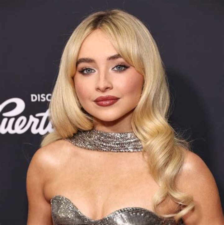 Sabrina Carpenter biografía, edad, altura, esposa, net worth, familia