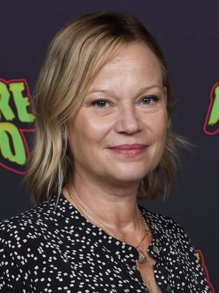 Samantha Mathis Biography, Age, Height, Husband, Net Worth, Family