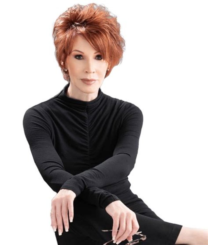 Sandra Brown Biography, Age, Height, Husband, Net Worth, Family