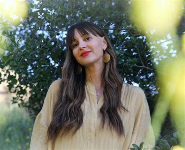 Sarah Manuwal Biography, Age, Height, Husband, Net Worth, Family