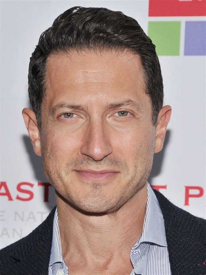 Sasha Roiz Biography, Age, Height, Wife, Net Worth, Family