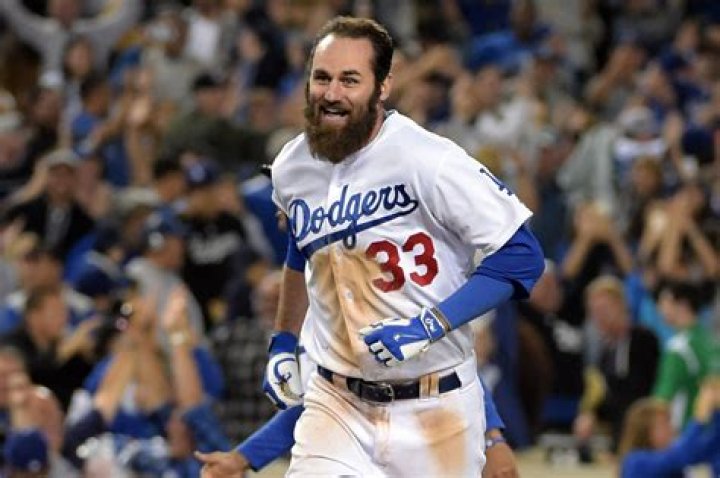 Scott Van Slyke Biography, Age, Height, Wife, Net Worth, Family