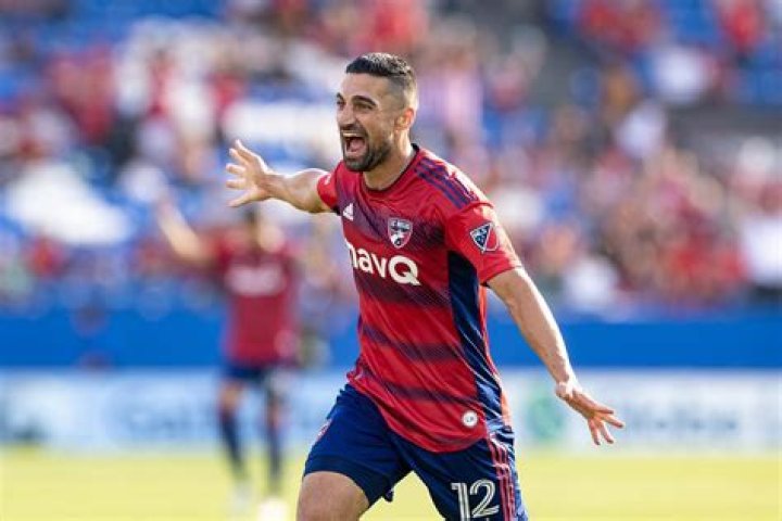 Sebastian Lletget Biography, Age, Height, Wife, Net Worth, Family
