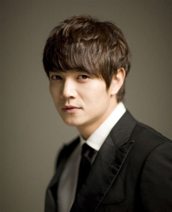 Seo Do-young Biography, Age, Height, Wife, Net Worth, Family