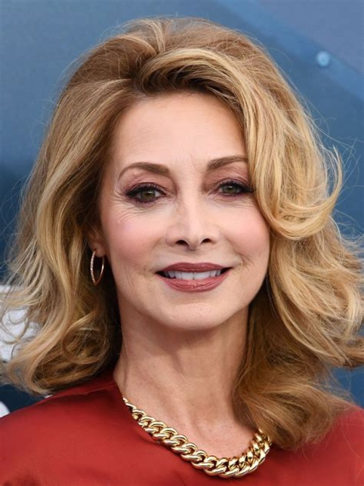Sharon Lawrence biografía, edad, altura, esposa, net worth, familia