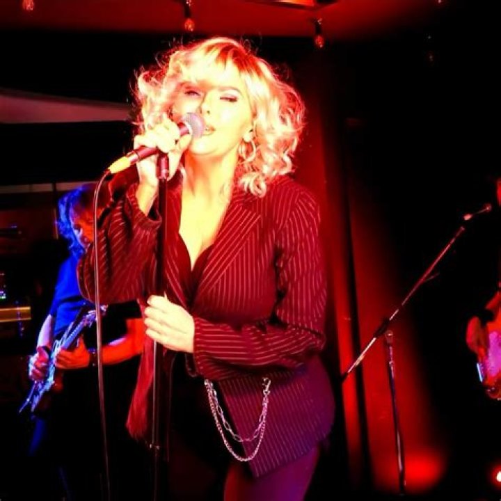 Sharon Lee Biography, Age, Height, Husband, Net Worth, Family