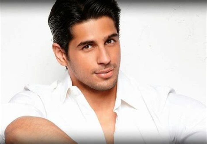 Sidharth Malhotra Biography, Age, Height, Wife, Net Worth, Family