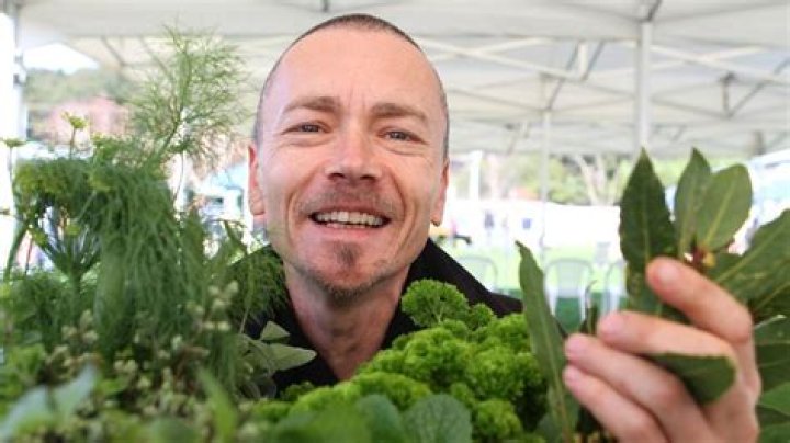 Simon Bryant Biography, Age, Height, Wife, Net Worth, Family