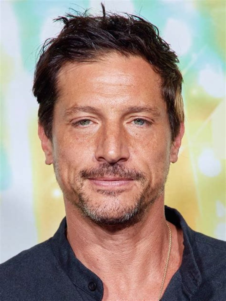 Simon Rex Biography, Age, Height, Wife, Net Worth, Family